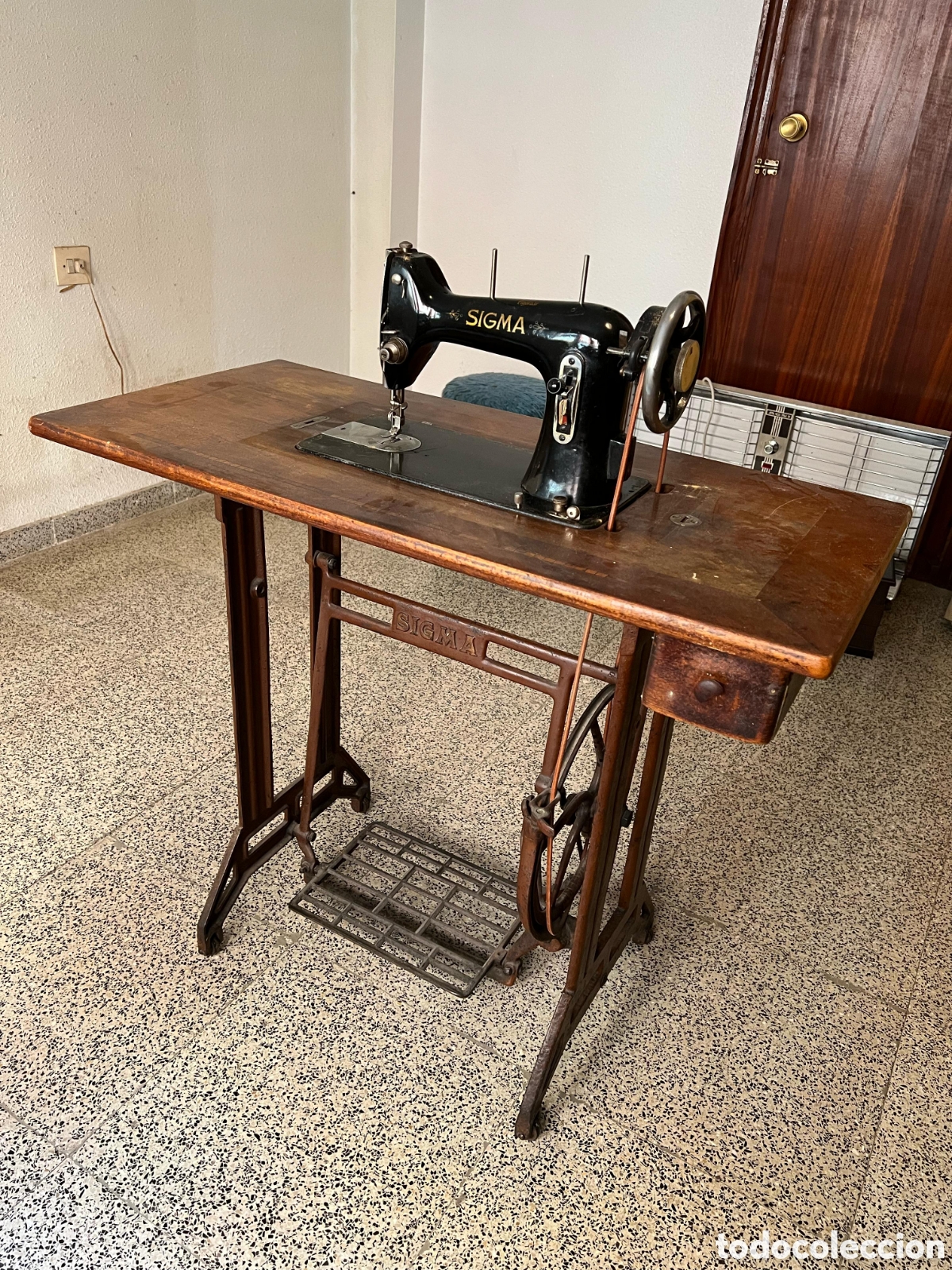 Antig&uuml;edades: Dos M&aacute;quinas de coser Sigma - Foto 3
