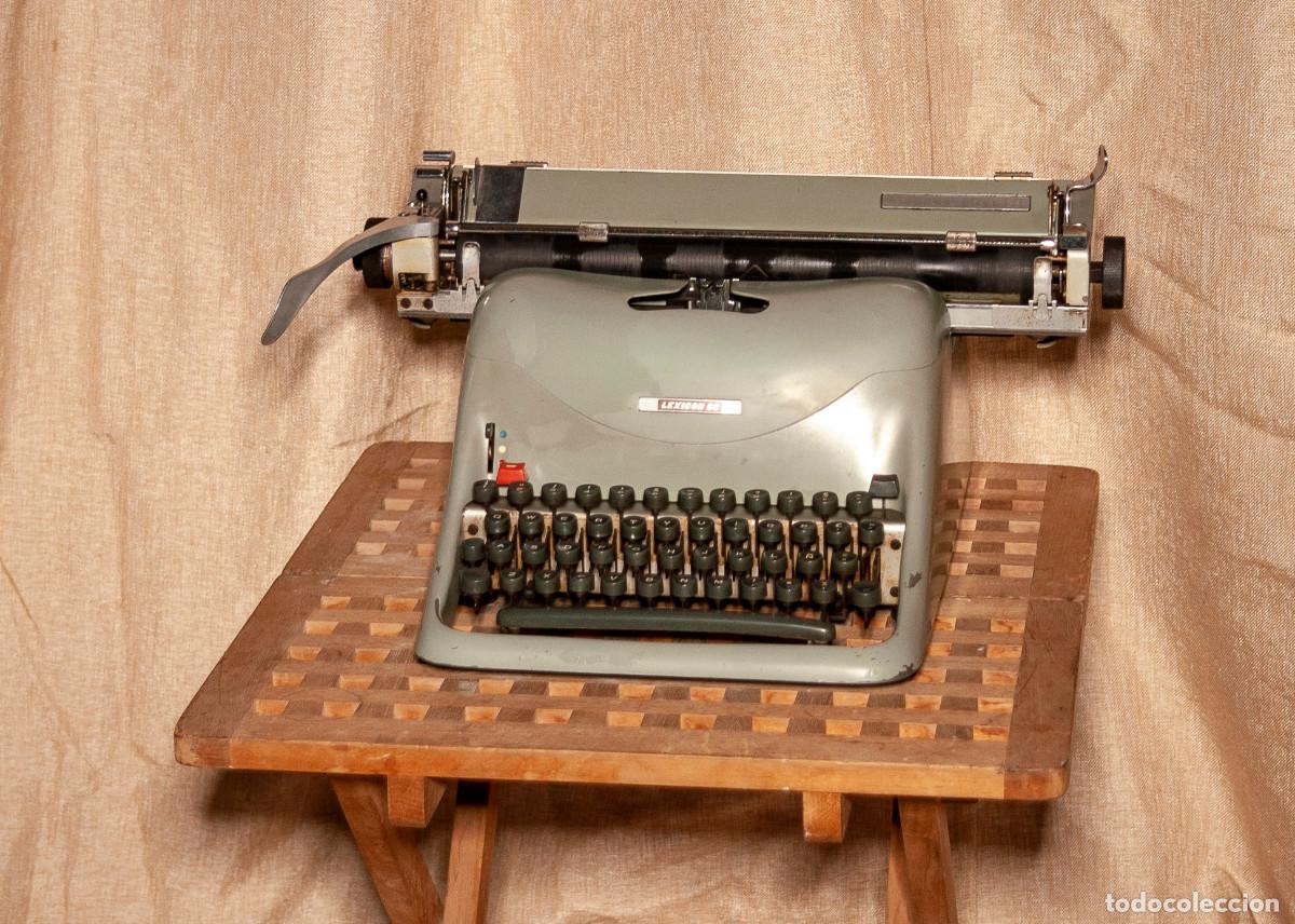 Antig&uuml;edades: Maquina de escribir Hispano Olivetti Lexicon 80 - Foto 2