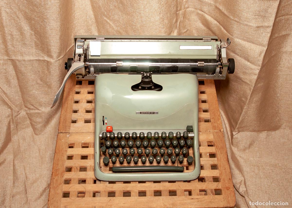 Antig&uuml;edades: Maquina de escribir Hispano Olivetti Lexicon 80 - Foto 3