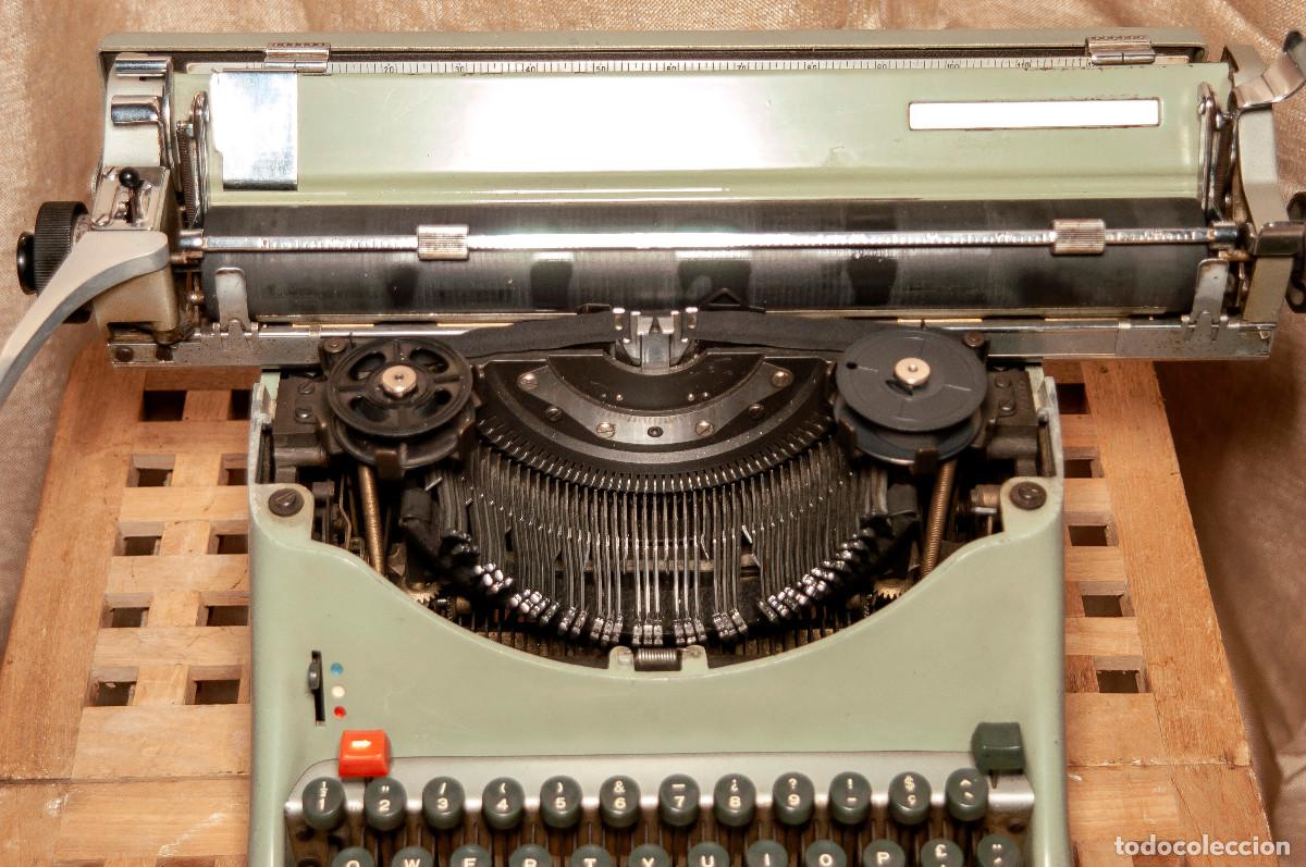 Antig&uuml;edades: Maquina de escribir Hispano Olivetti Lexicon 80 - Foto 4