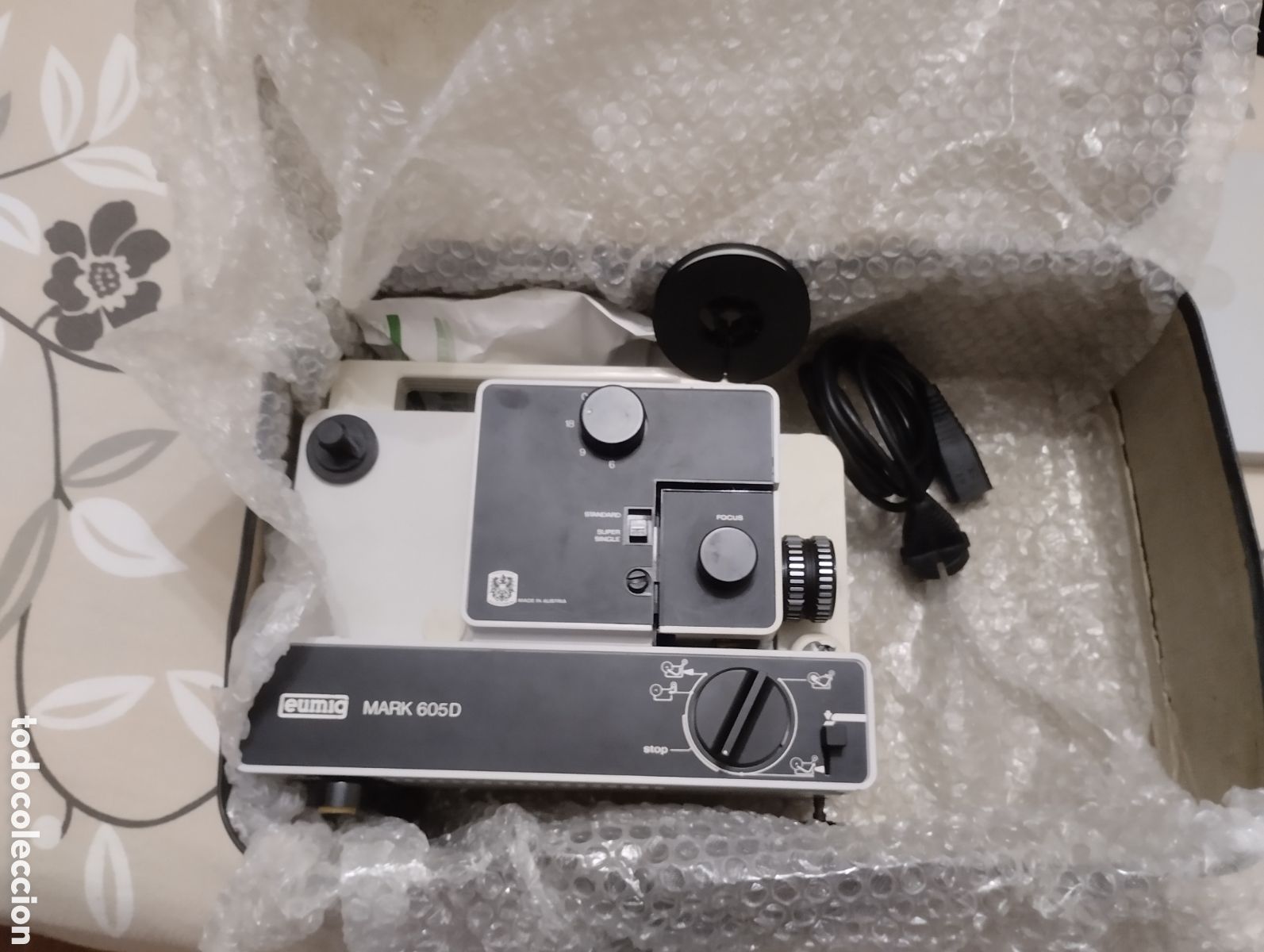 Antig&uuml;edades: Proyector eumig con acsesorios - Foto 1