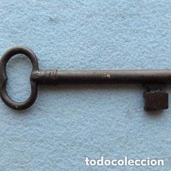 Antig&uuml;edades: Curiosa llave antigua de forja. - Foto 1