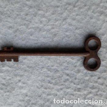 Antig&uuml;edades: Curiosa llave antigua de forja. - Foto 1