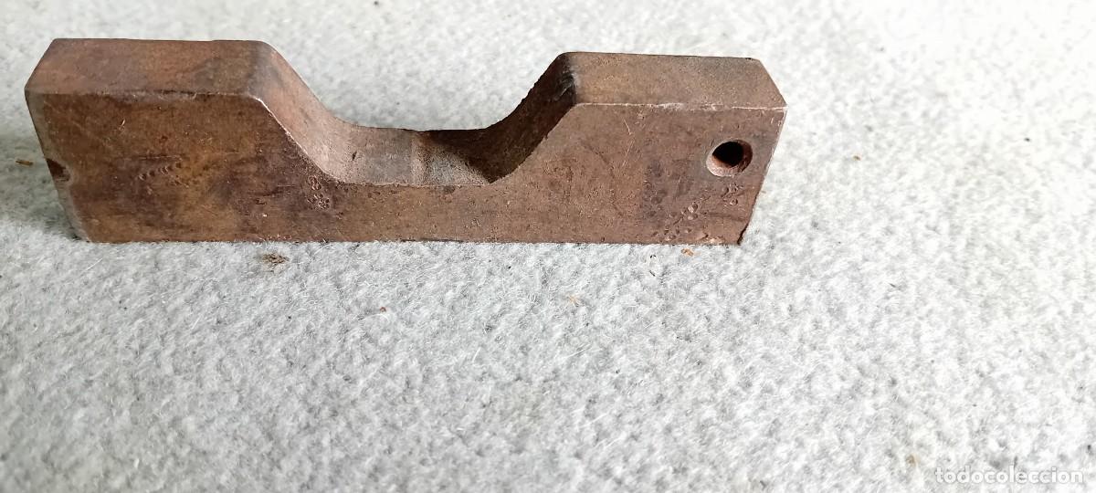 Antig&uuml;edades: Troquel de hierro 102 x 29 mm. - Foto 1