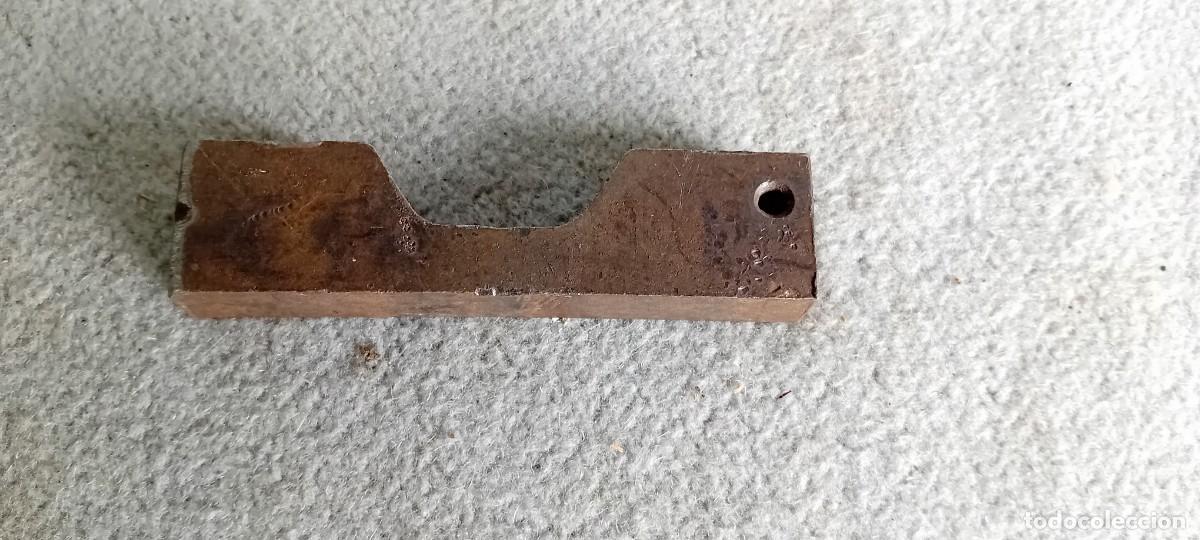 Antig&uuml;edades: Troquel de hierro 102 x 29 mm. - Foto 2