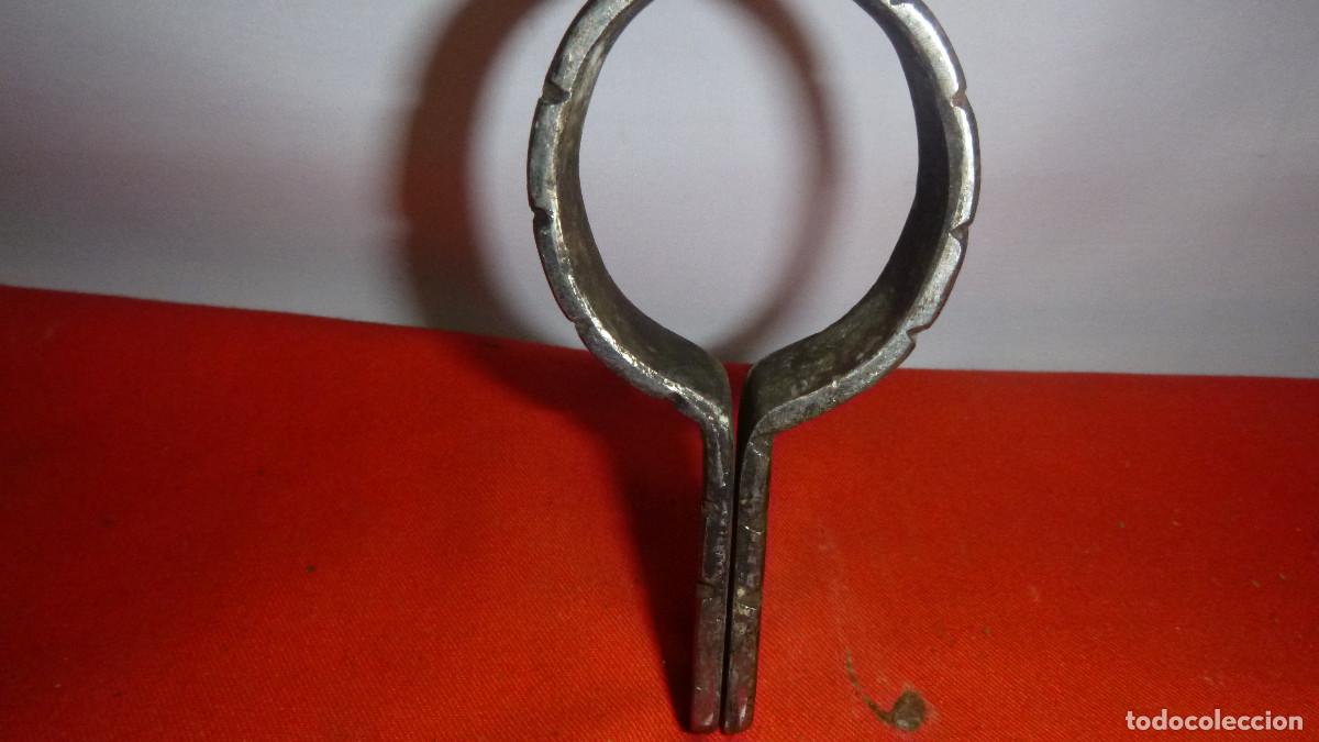 Antig&uuml;edades: TENAZAS FORJA PARA DECORACION - Foto 5