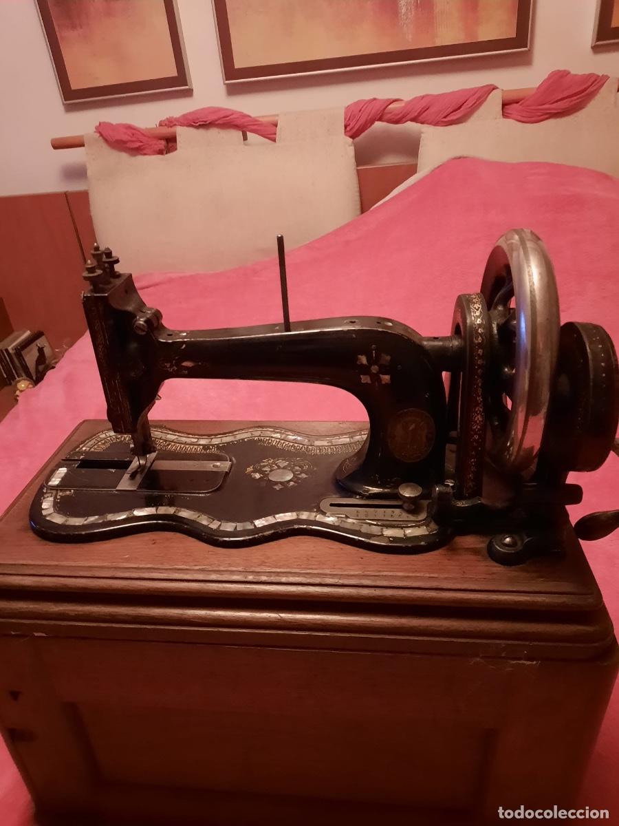 Antig&uuml;edades: M&aacute;quina de coser SINGER - Foto 1