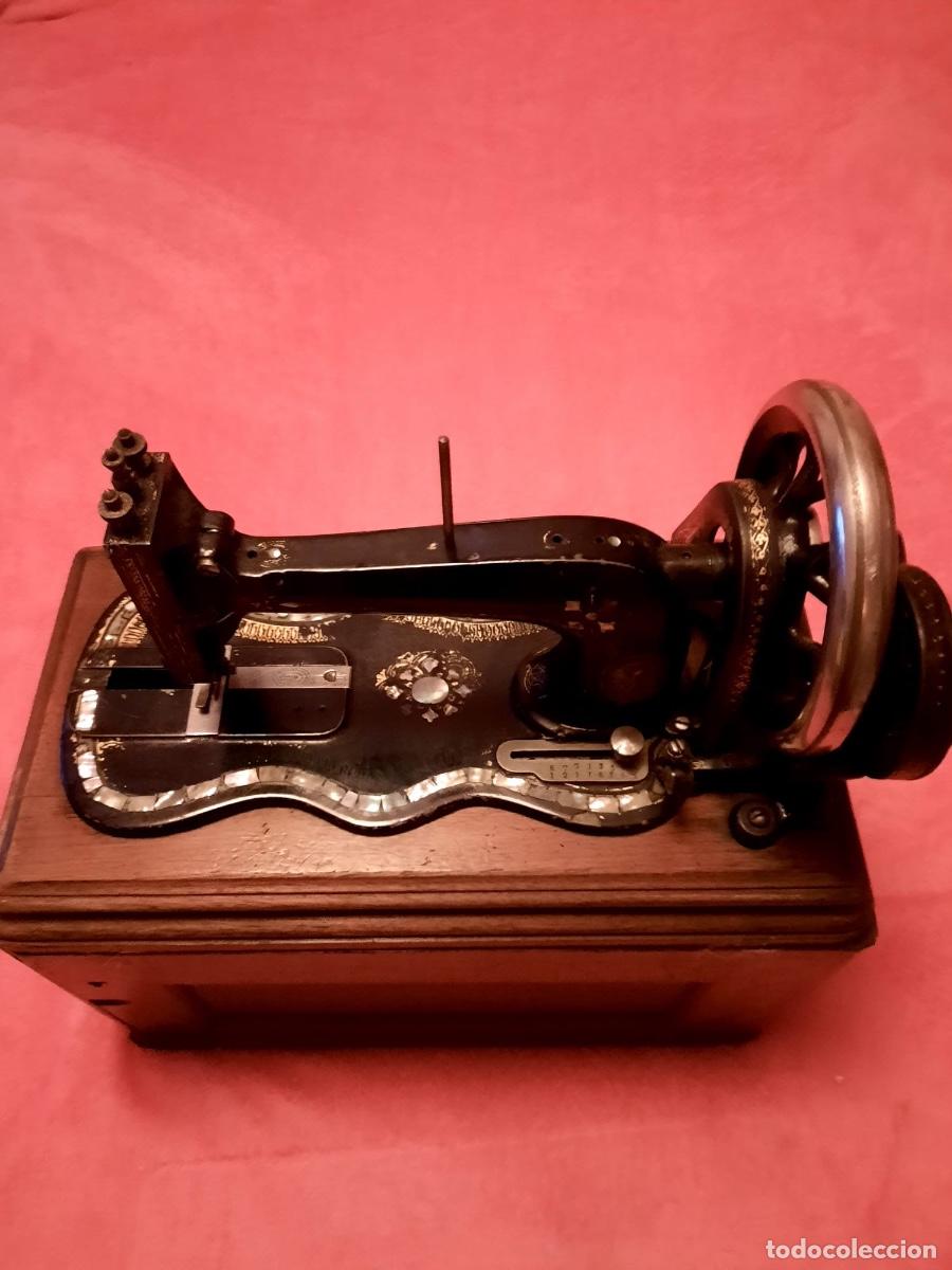Antig&uuml;edades: M&aacute;quina de coser SINGER - Foto 2