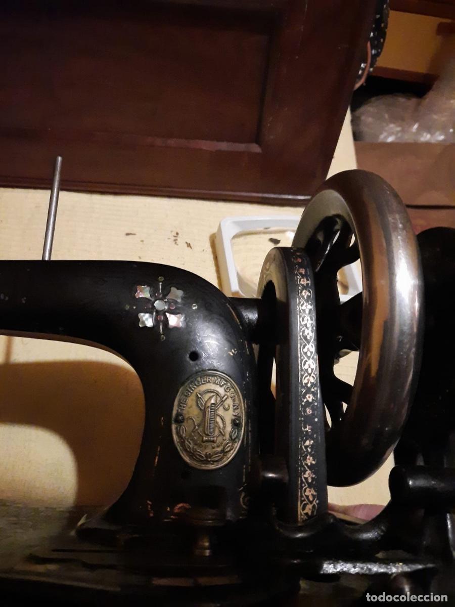 Antig&uuml;edades: M&aacute;quina de coser SINGER - Foto 3