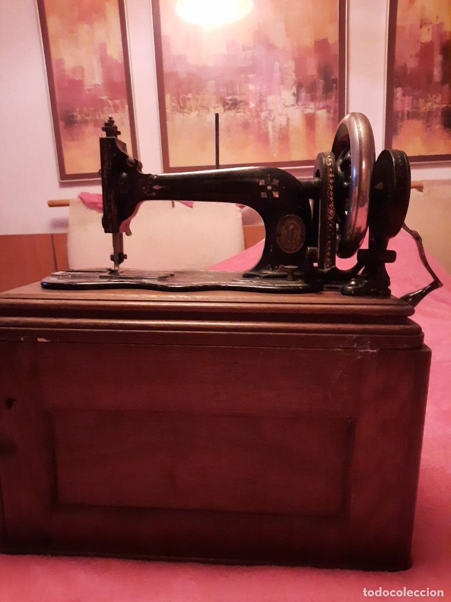 Antig&uuml;edades: M&aacute;quina de coser SINGER - Foto 4