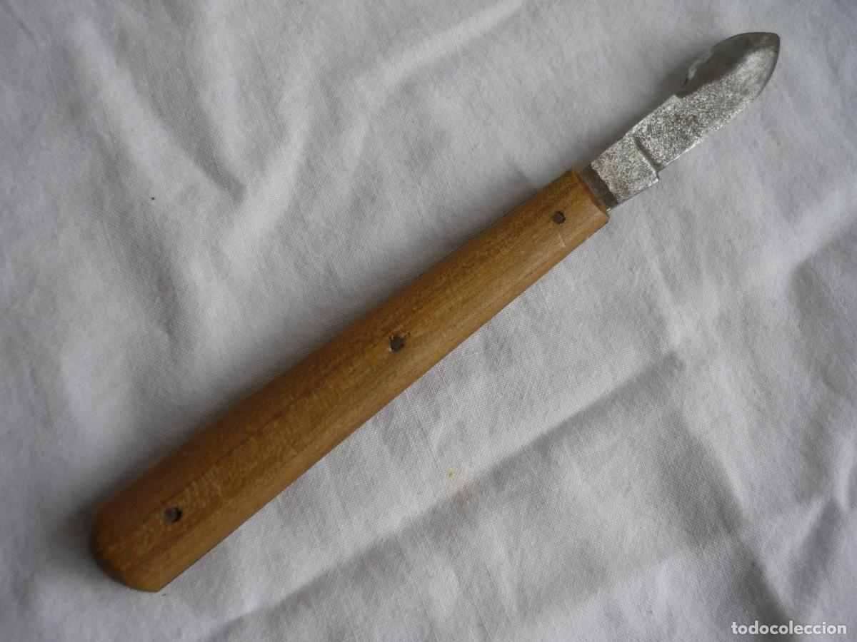 Antig&uuml;edades: Antiguo bistur&iacute; con mango de madera - Foto 4