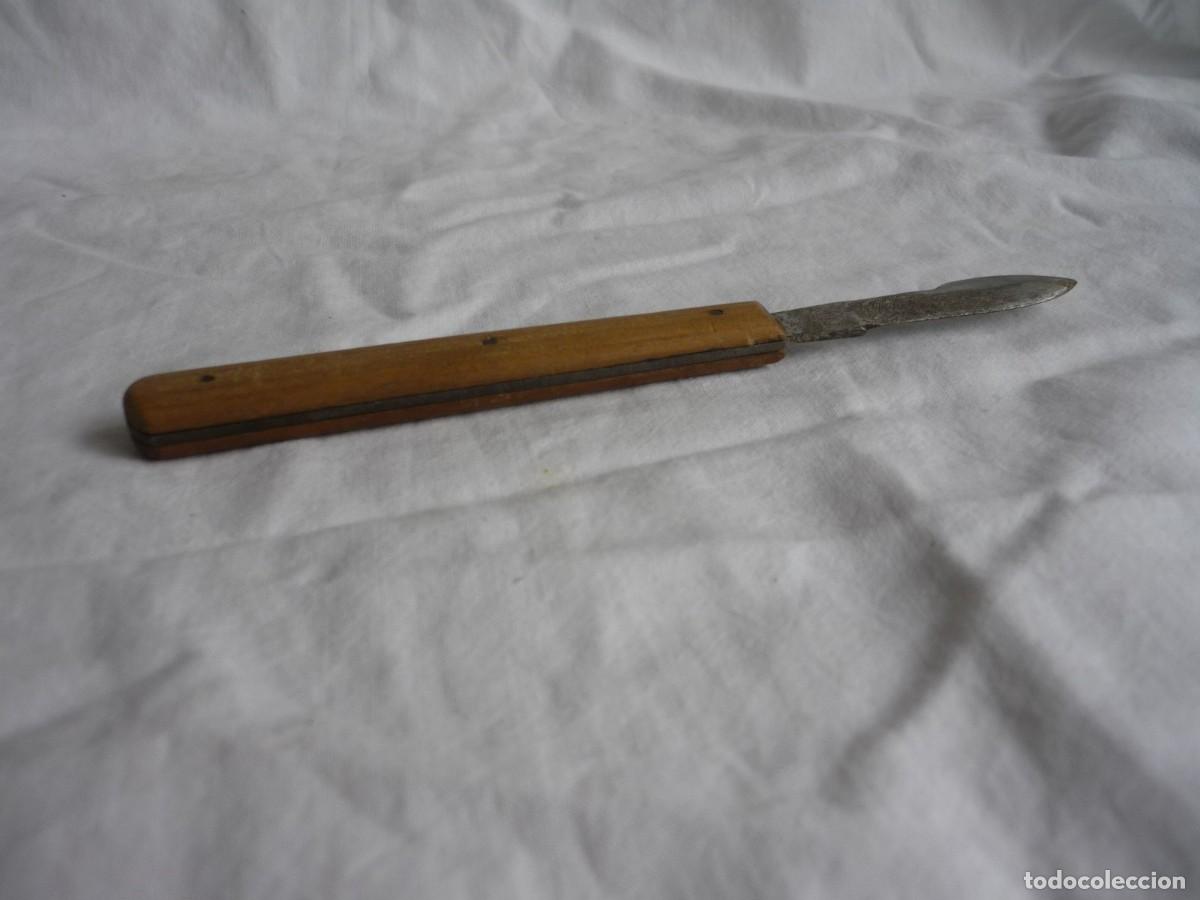 Antig&uuml;edades: Antiguo bistur&iacute; con mango de madera - Foto 5