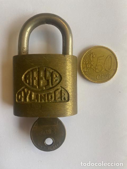 Antig&uuml;edades: Candado americano con una llave - Foto 2