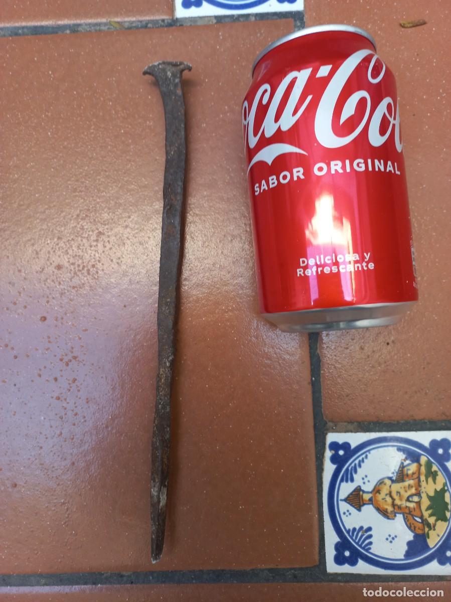 Antig&uuml;edades: antiguo clavo de forja - 24cm - Foto 1