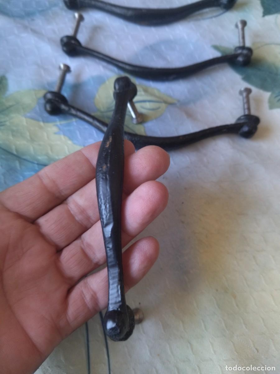 Antig&uuml;edades: Lote de 4 tiradores de c&oacute;moda de hierro. - Foto 4