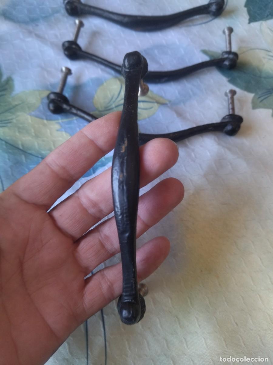 Antig&uuml;edades: Lote de 4 tiradores de c&oacute;moda de hierro. - Foto 5