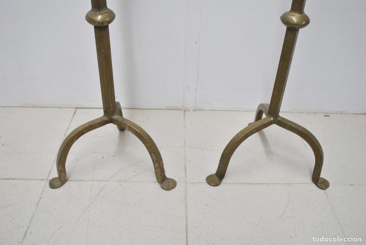 Antig&uuml;edades: PAREJA DE CANDELABROS DE FORJA - Foto 4