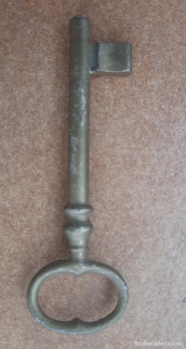 Antig&uuml;edades: Llave antigua dorada. - Foto 2