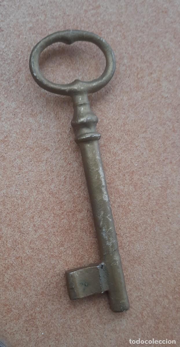 Antig&uuml;edades: Llave antigua dorada. - Foto 3