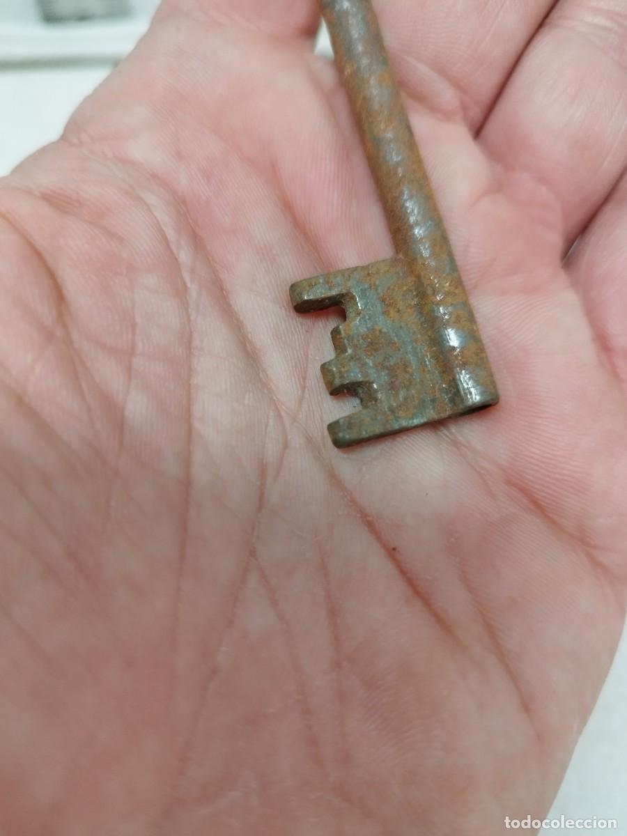 Antig&uuml;edades: Antigua llave de forja. - Foto 4
