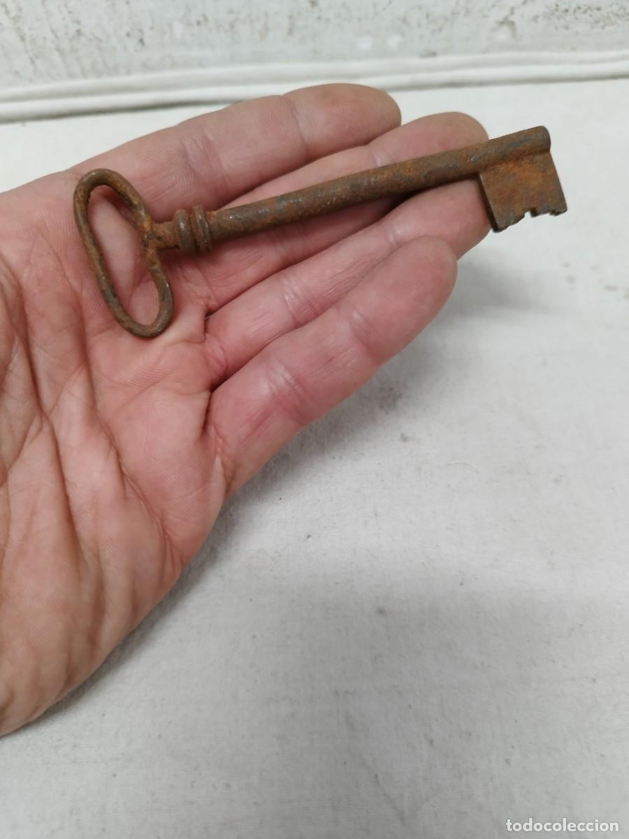 Antig&uuml;edades: Antigua llave de forja. - Foto 1