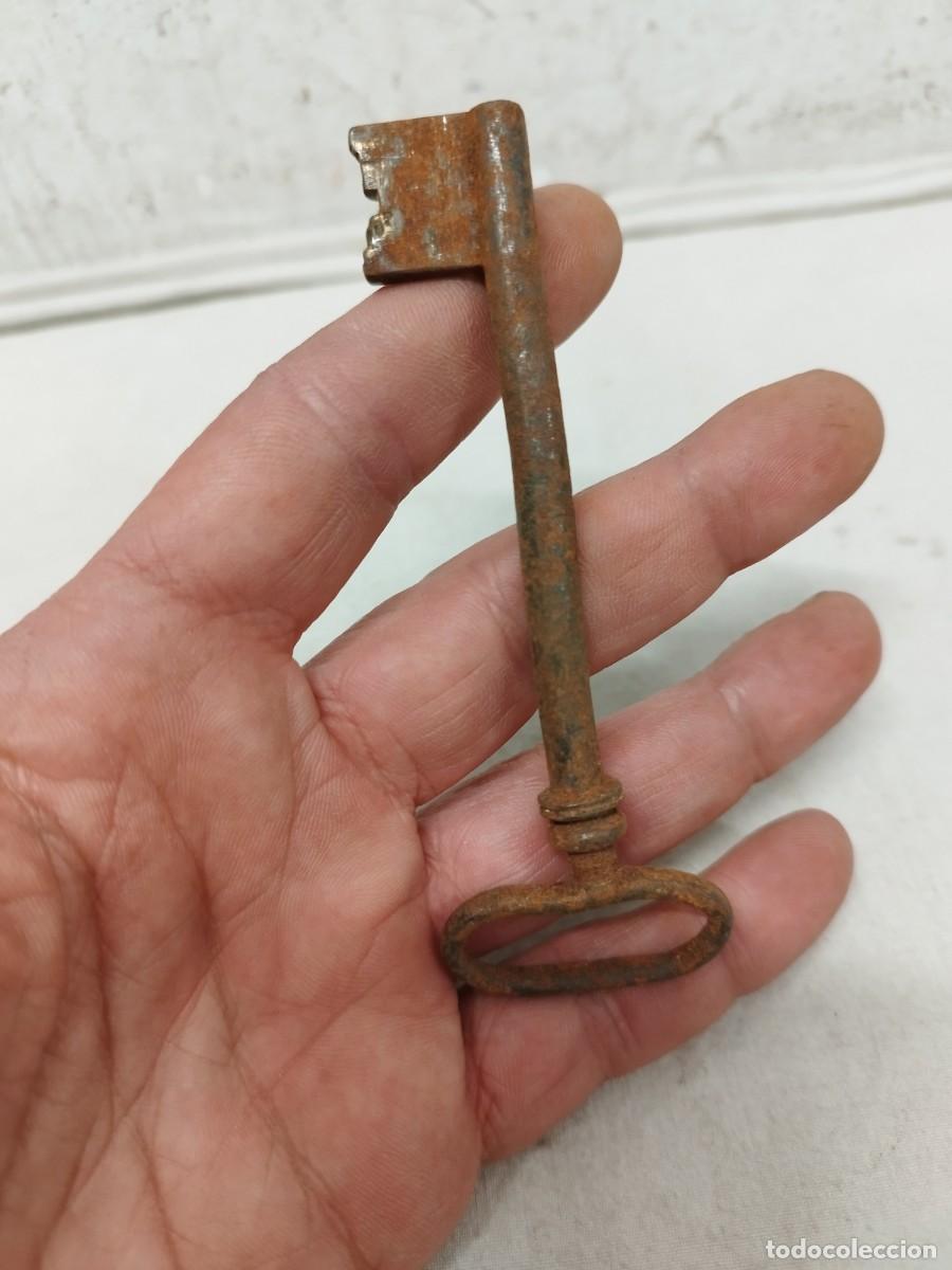 Antig&uuml;edades: Antigua llave de forja. - Foto 4