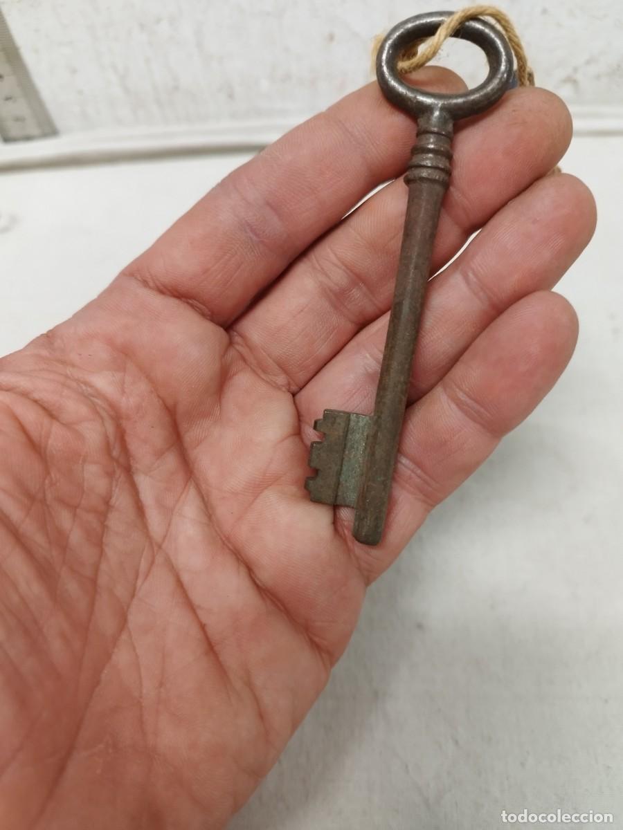 Antig&uuml;edades: Antigua llave de forja. - Foto 4