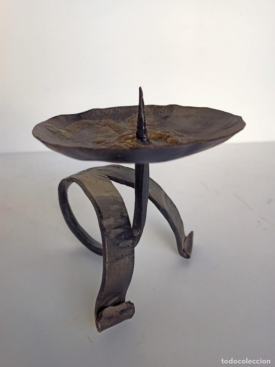 Antig&uuml;edades: Palmatoria de forja para vela - Foto 1