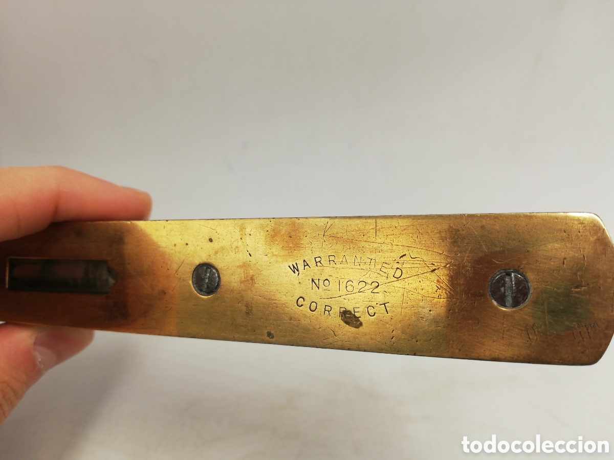 Antig&uuml;edades: Nivel Ingl&eacute;s de madera y lat&oacute;n. - Foto 3