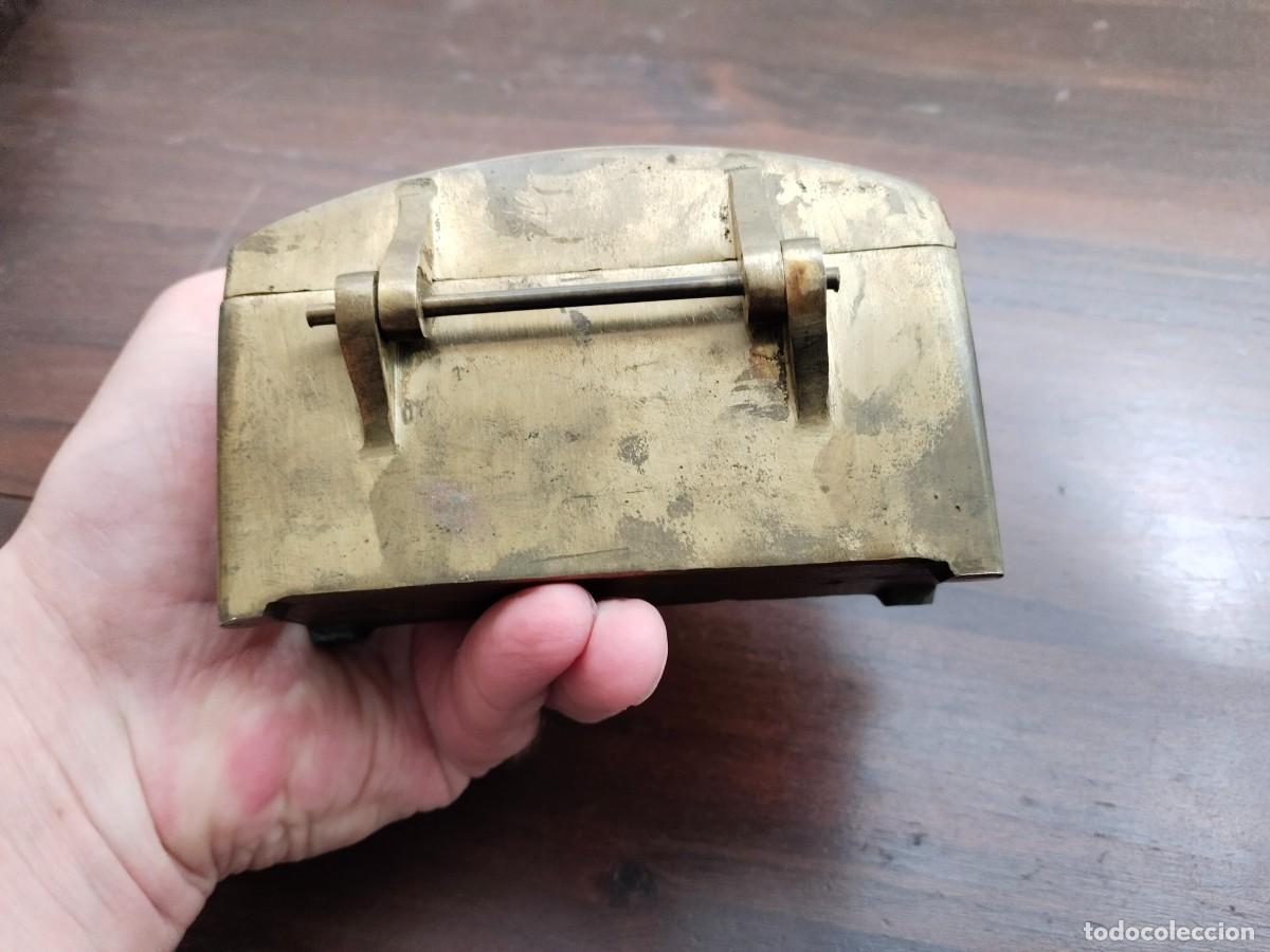 Antig&uuml;edades: Caja en lat&oacute;n de Tel&eacute;grafos. M. Bernal. - Foto 5