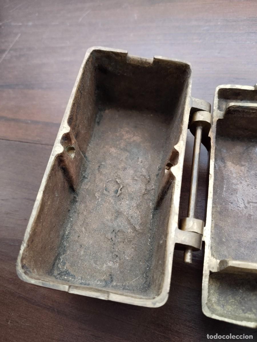 Antig&uuml;edades: Caja en lat&oacute;n de Tel&eacute;grafos. M. Bernal. - Foto 12