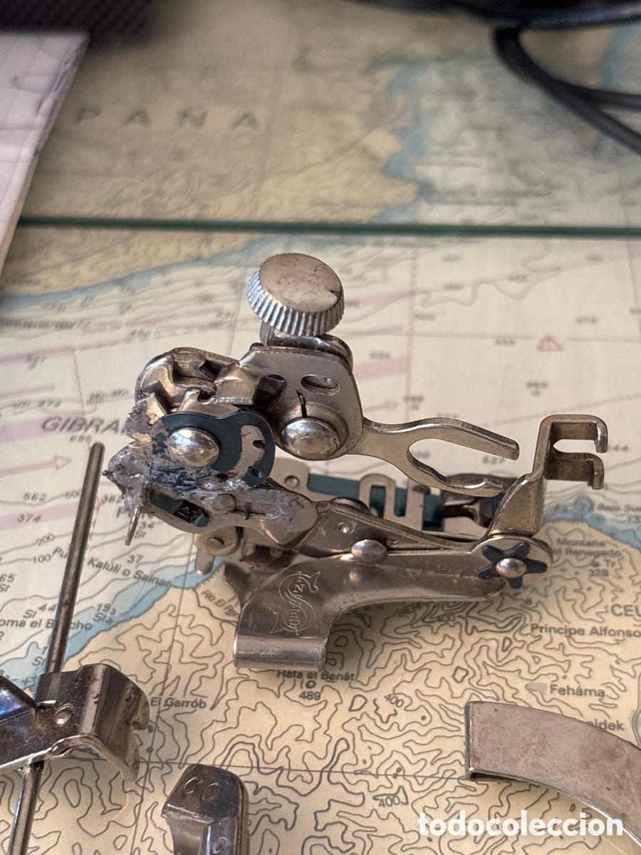 Antig&uuml;edades: Repuestos m&aacute;quina de coser - Foto 6