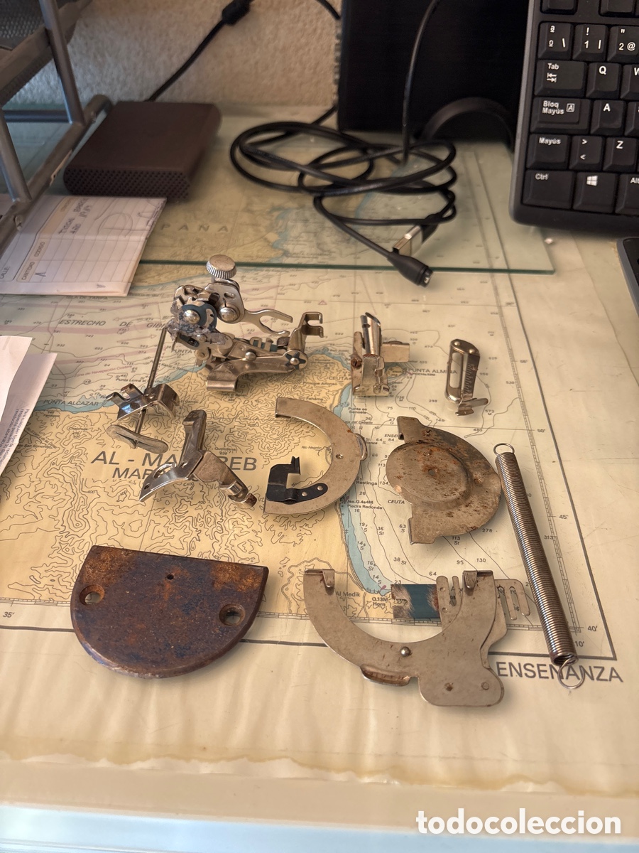 Antig&uuml;edades: Repuestos m&aacute;quina de coser - Foto 7