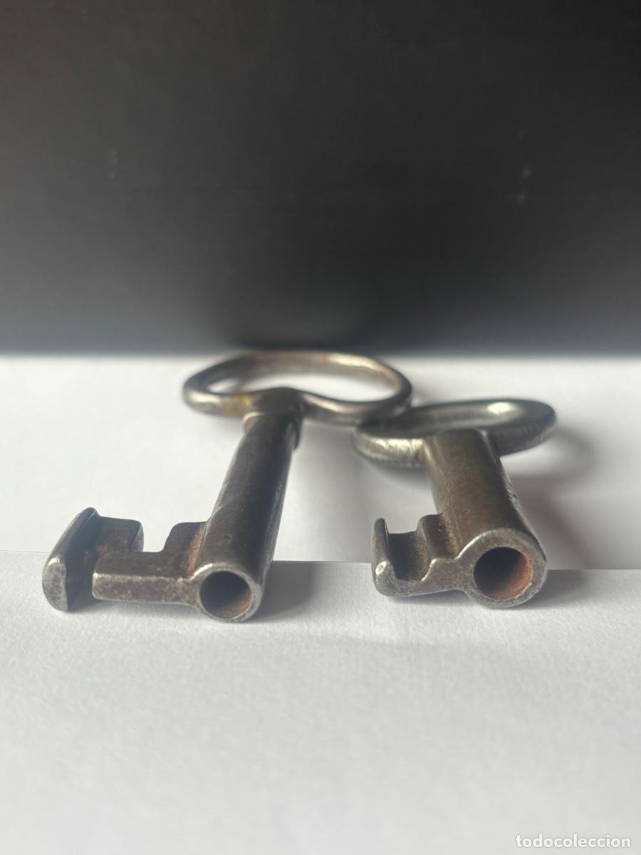 Antig&uuml;edades: Lote dos llaves antiguas de forja - Foto 3