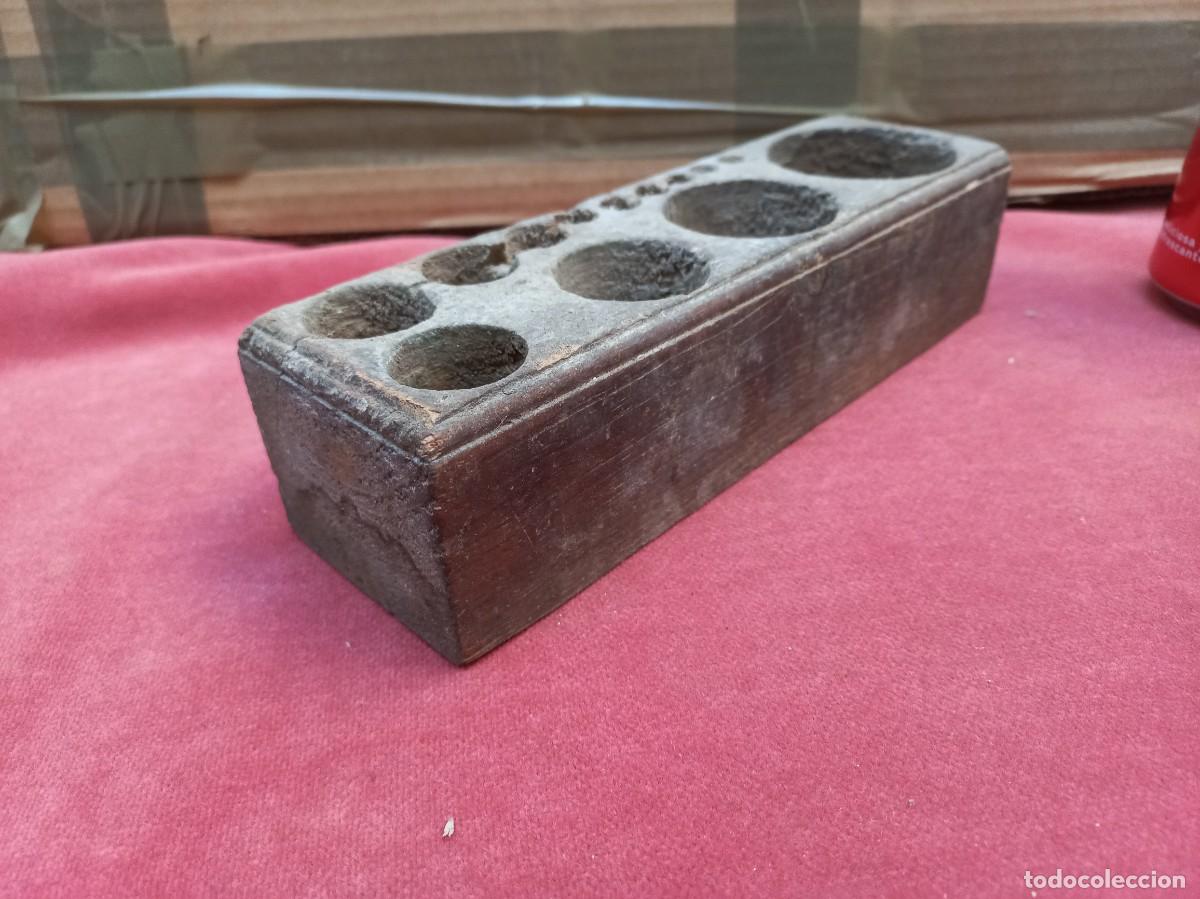 Antig&uuml;edades: antiguo taco de madera para pesas - Foto 2