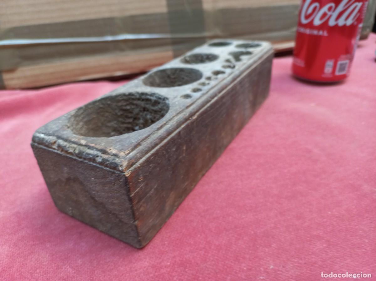 Antig&uuml;edades: antiguo taco de madera para pesas - Foto 6
