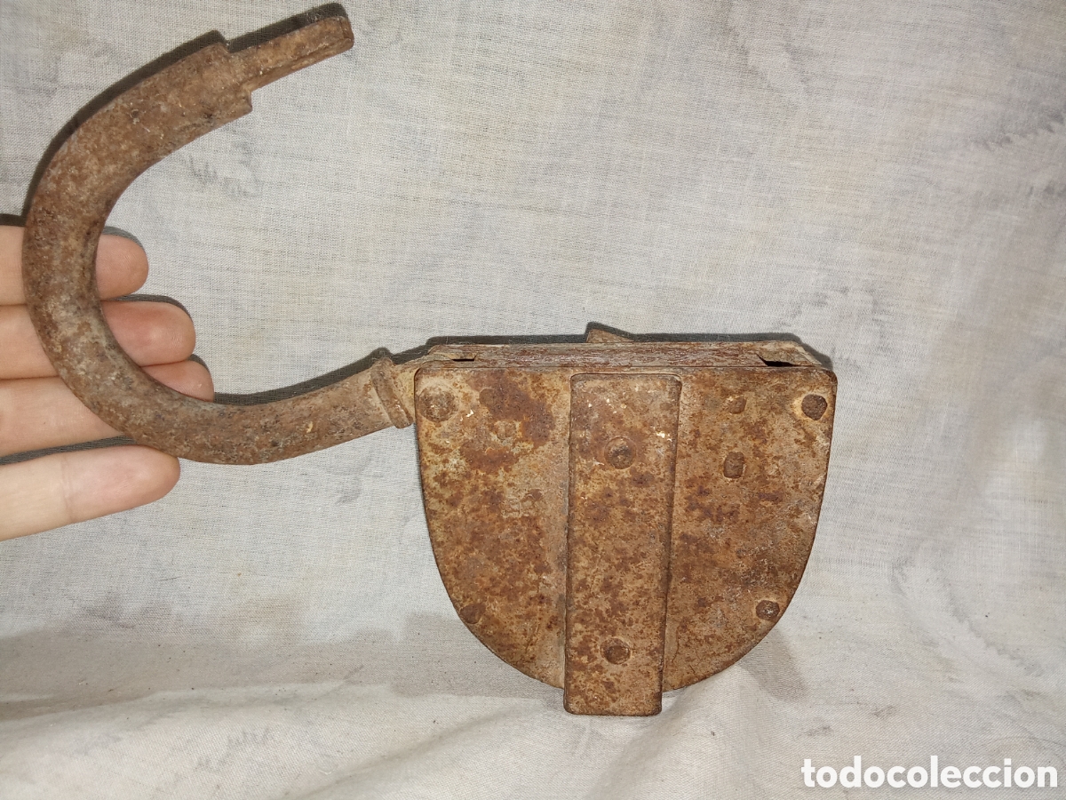 Antig&uuml;edades: ANTIGUO GRAN CANDADO DE HIERRO CON OXIDO - Foto 3