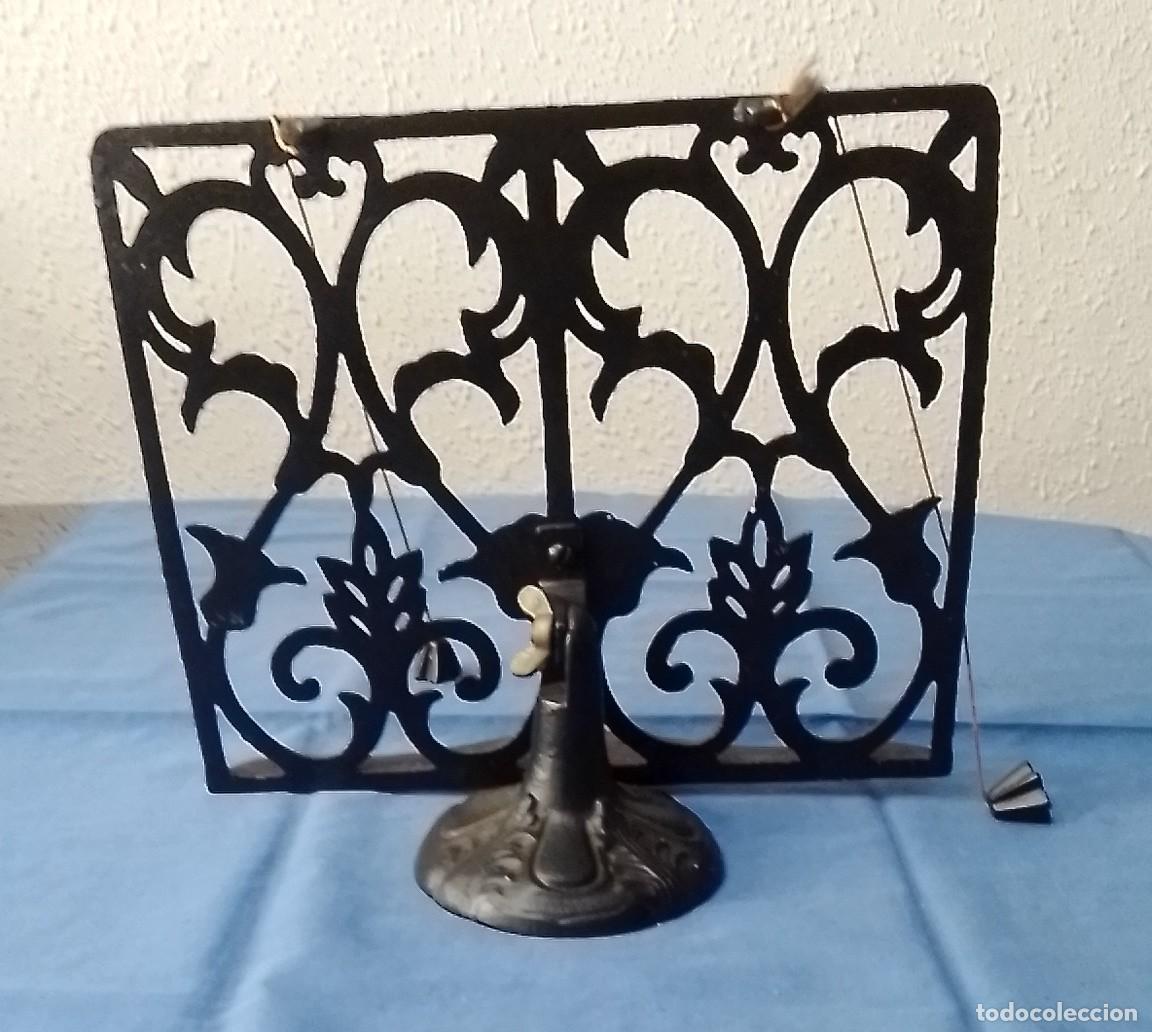 Antig&uuml;edades: atril de hierro de forja regulable - Foto 3