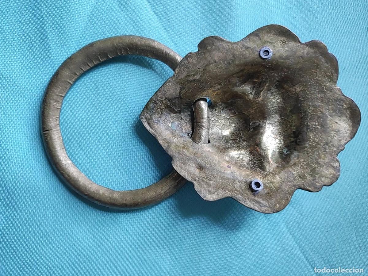 Antig&uuml;edades: Llamador antiguo forma de le&oacute;n - Foto 4
