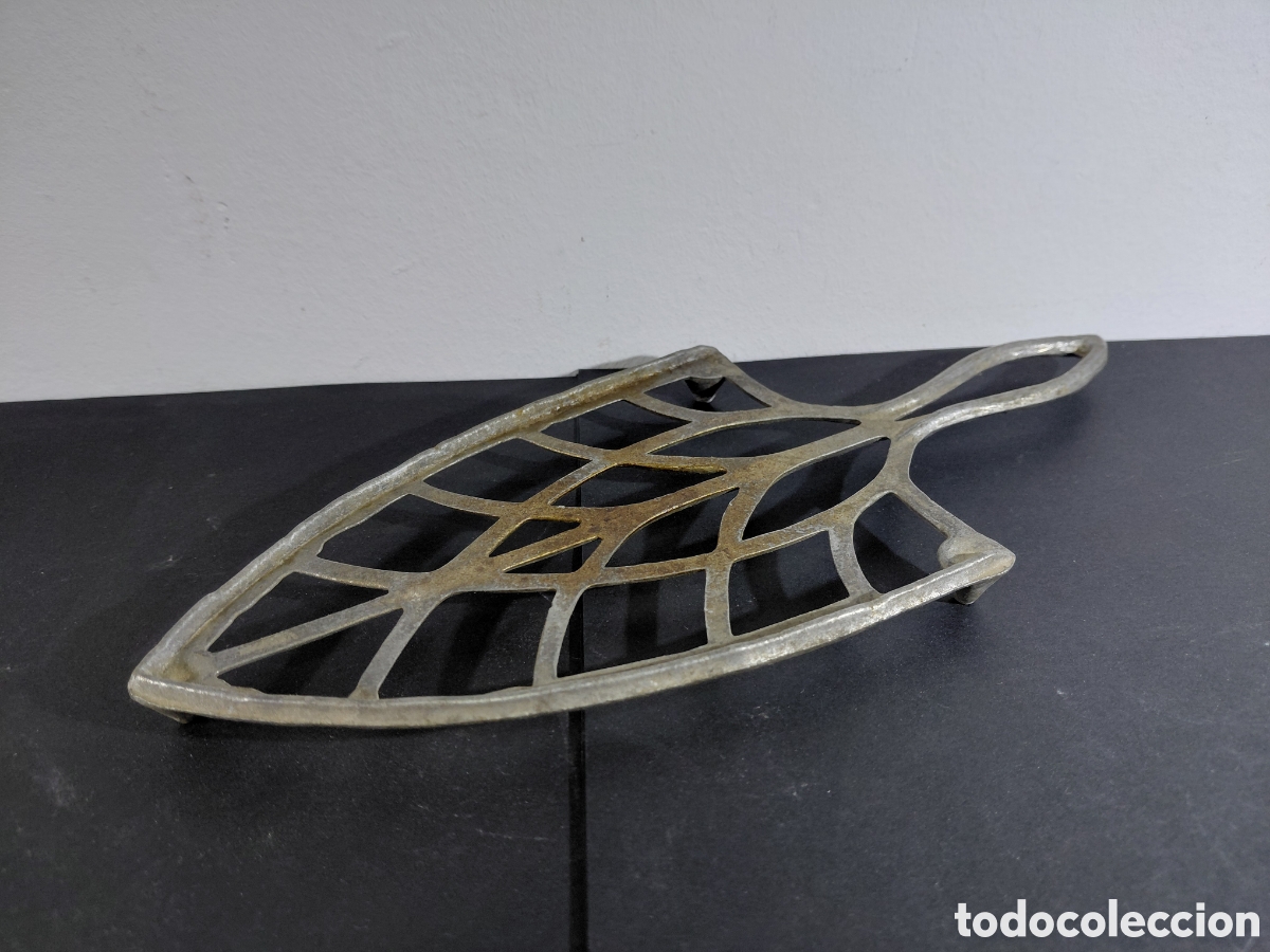 Antig&uuml;edades: ANTIGUO SOPORTE DE ALUMINIO PARA PLANCHA - Foto 1