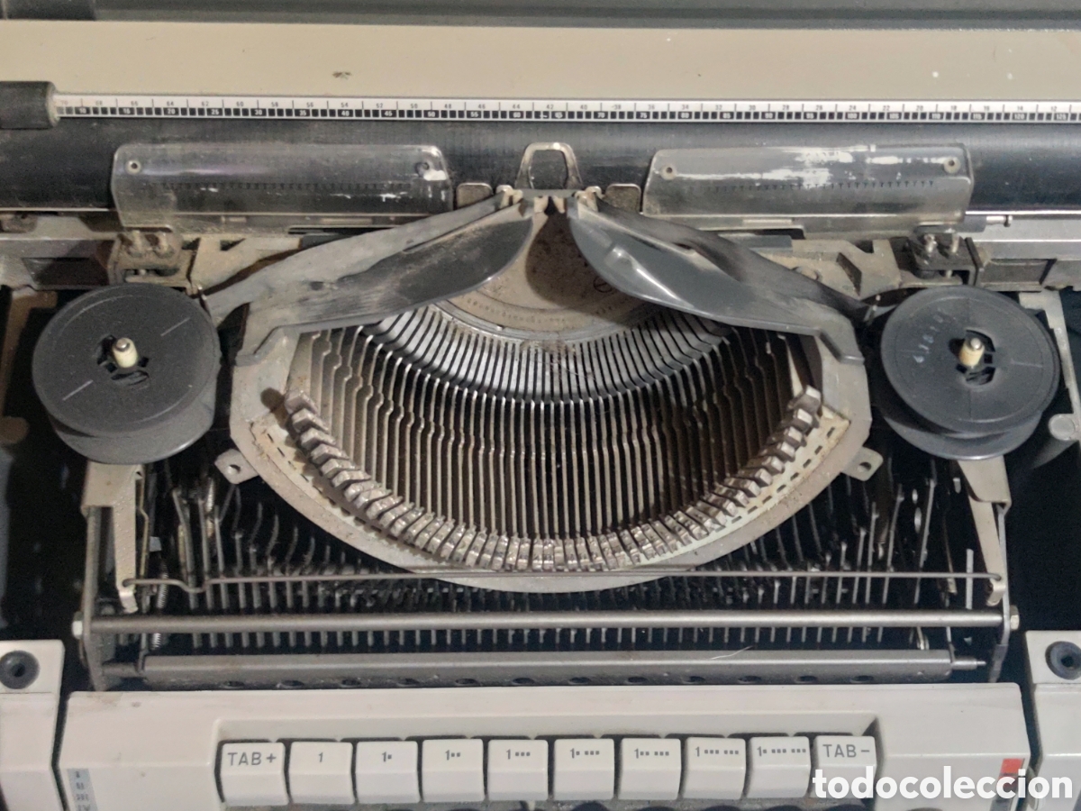 Antig&uuml;edades: Maquina de escribir, marca Olivetti Linea 98. - Foto 6