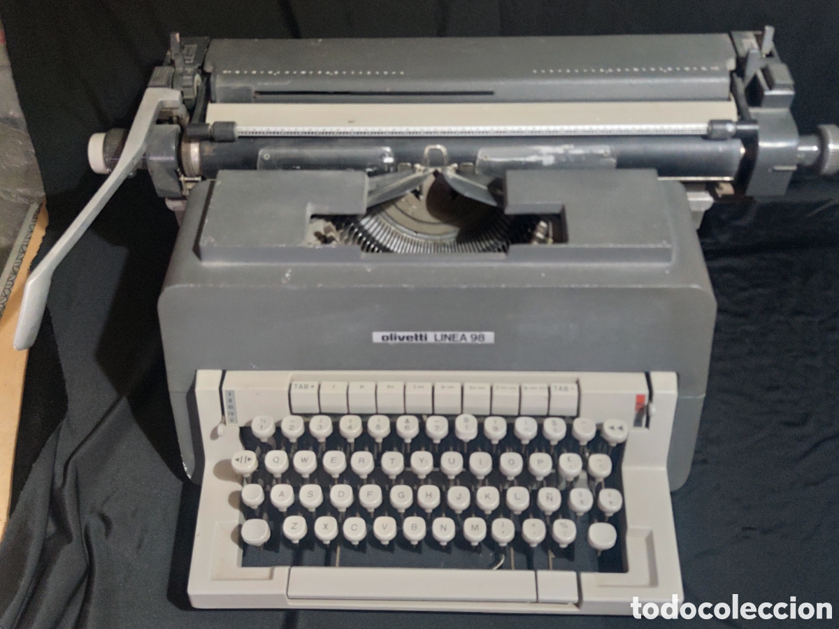 Antig&uuml;edades: Maquina de escribir, marca Olivetti Linea 98. - Foto 1