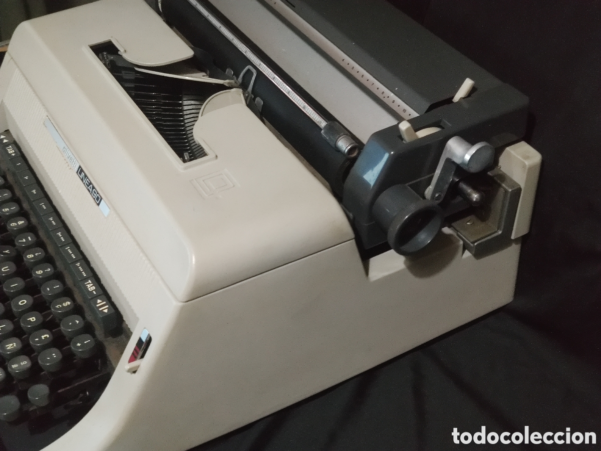 Antig&uuml;edades: Maquina de escribir, marca Olivetti Linea 90. - Foto 3