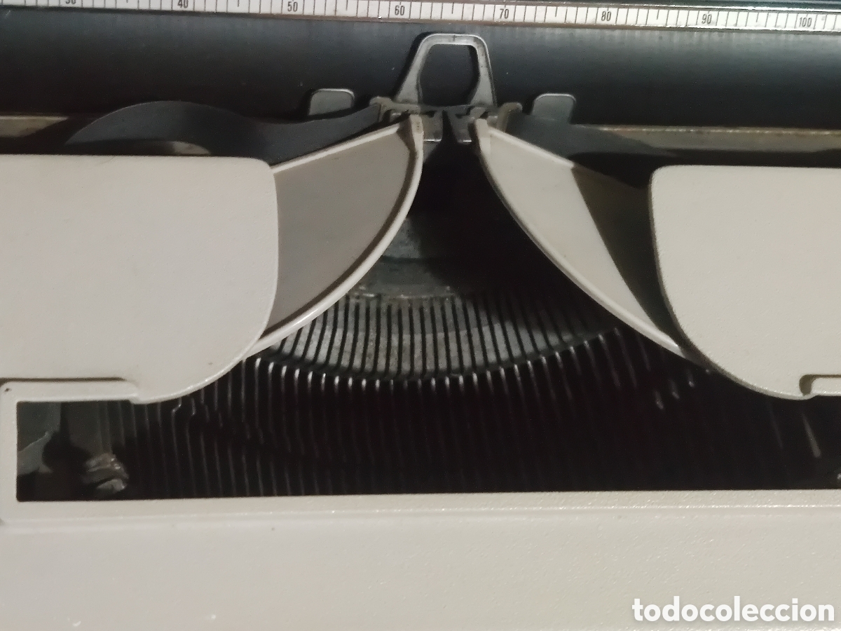 Antig&uuml;edades: Maquina de escribir, marca Olivetti Linea 90. - Foto 4