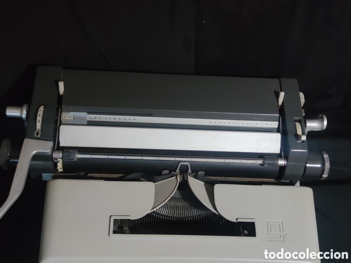 Antig&uuml;edades: Maquina de escribir, marca Olivetti Linea 90. - Foto 5