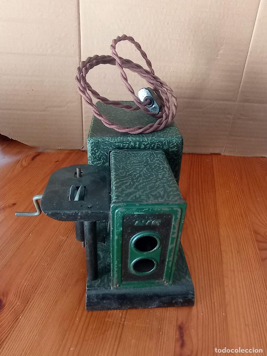 Antig&uuml;edades: PRECIOSO PROYECTOR CINE ANTIGUO, NIC - Foto 1