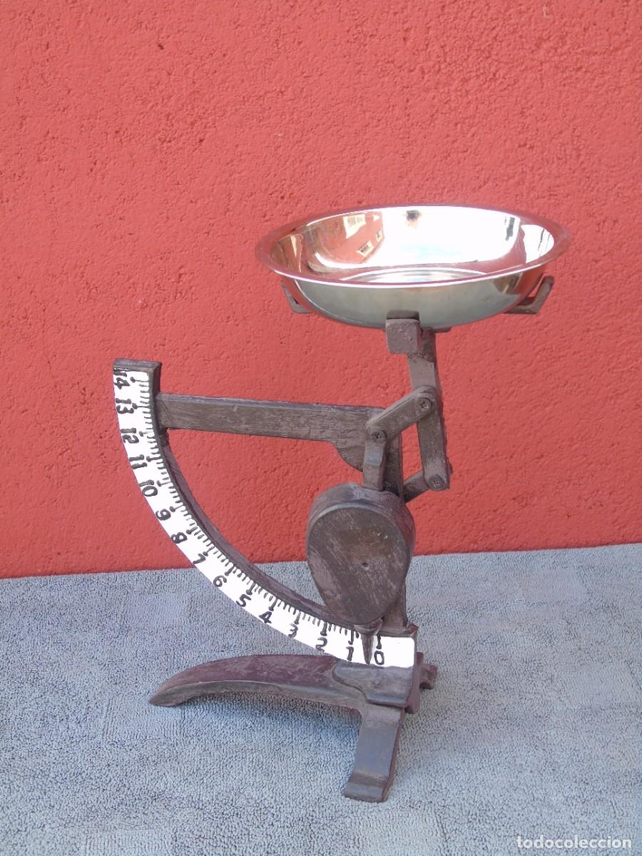 Antig&uuml;edades: BASCULA DE HIERRO. PLATILLO DE ALUMINIO. - Foto 2