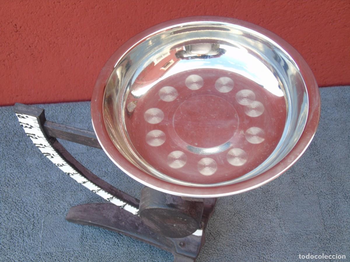 Antig&uuml;edades: BASCULA DE HIERRO. PLATILLO DE ALUMINIO. - Foto 3