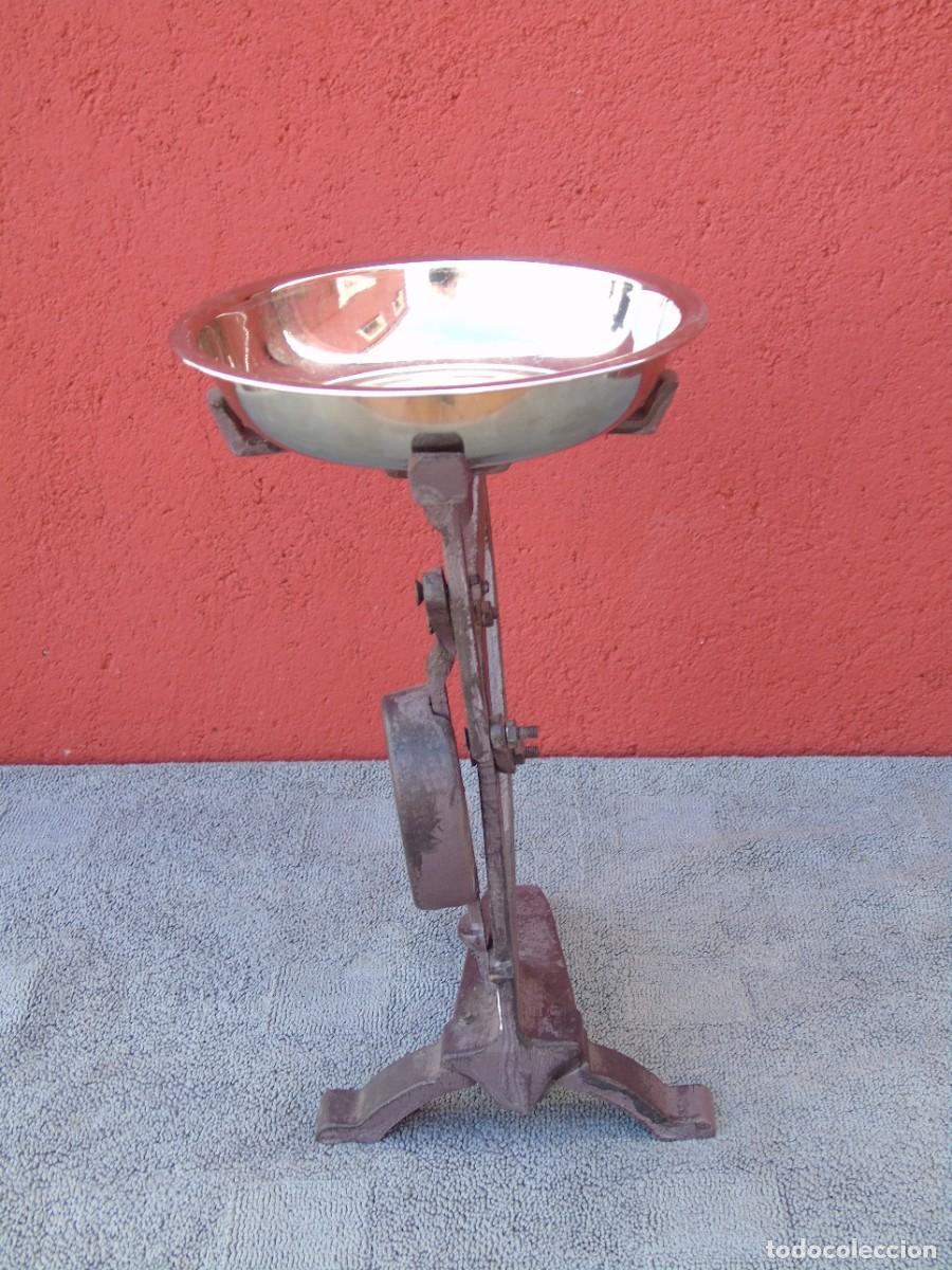 Antig&uuml;edades: BASCULA DE HIERRO. PLATILLO DE ALUMINIO. - Foto 5