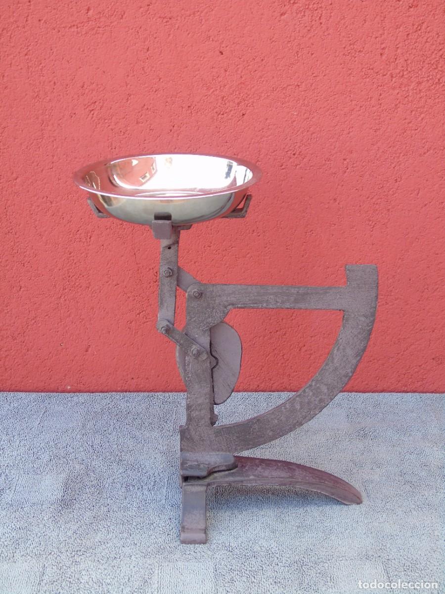 Antig&uuml;edades: BASCULA DE HIERRO. PLATILLO DE ALUMINIO. - Foto 6
